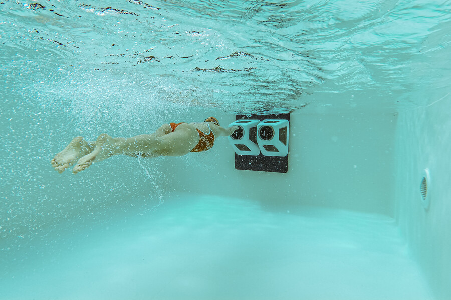 Schwimmerin Elena Krawzow beim Schwimm-Training mit ihrer neuen Gegenstromanlage EasyStar von BINDER.