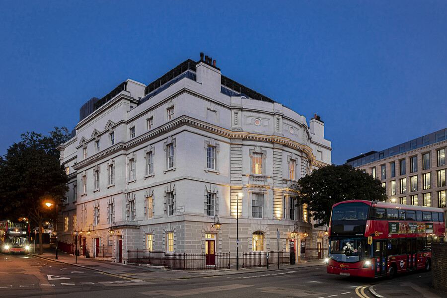 Das historische Old Sessions House im Londoner Designviertel Clerkenwell beherbergt die neu eröffnete Casa GESSI.