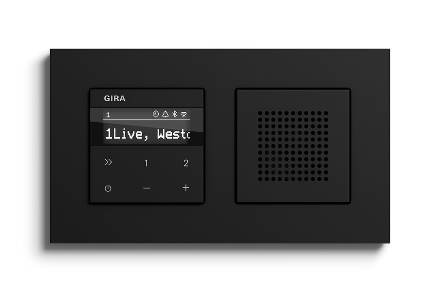 Gira hat ein neues Unterputz-Radio auf den Markt gebracht – es basiert auf IP-Technologie und empfängt nahezu alle weltweit im Internet ver-fügbaren Sender – direkt aus der Wand.