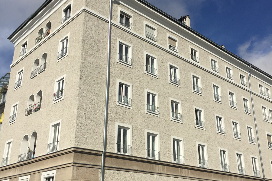 Gebäude in der Gumppstraße in Innsbruck mit Aerogel Hochleistungs-Dämmputz von RÖFIX.