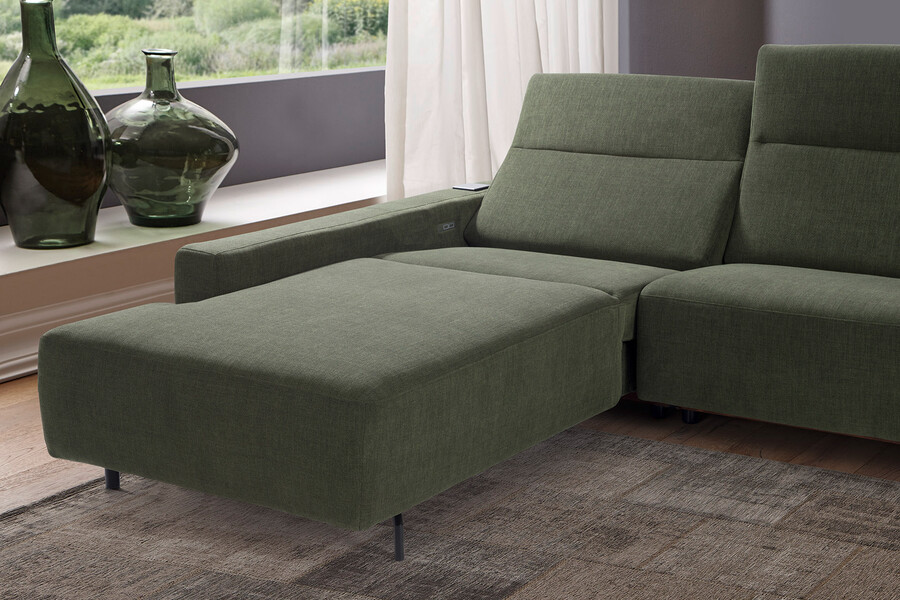 Hochlehner REMUS im Design "Lugano Tanne" mit Relaxlongchair und smarten Funktionen vom Polstermöbel-Hersteller sedda.