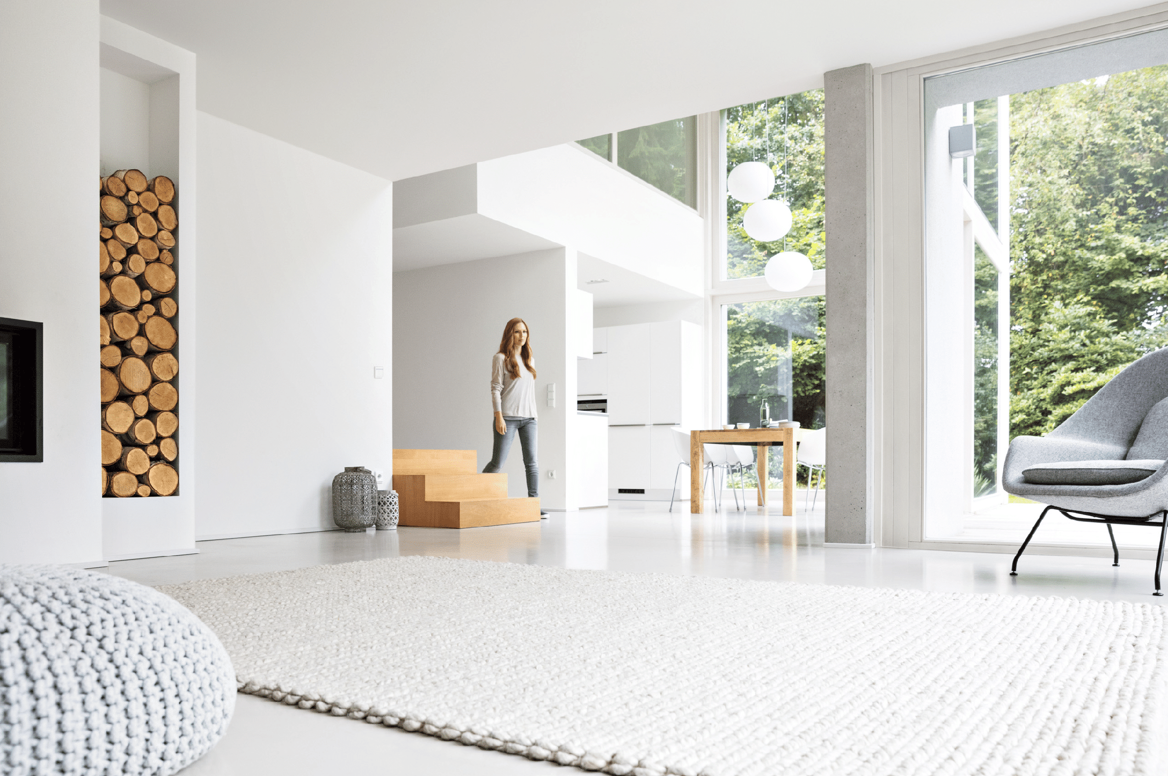 Smart Home von ABB Busch-Jaeger in moderner Raumsituation.