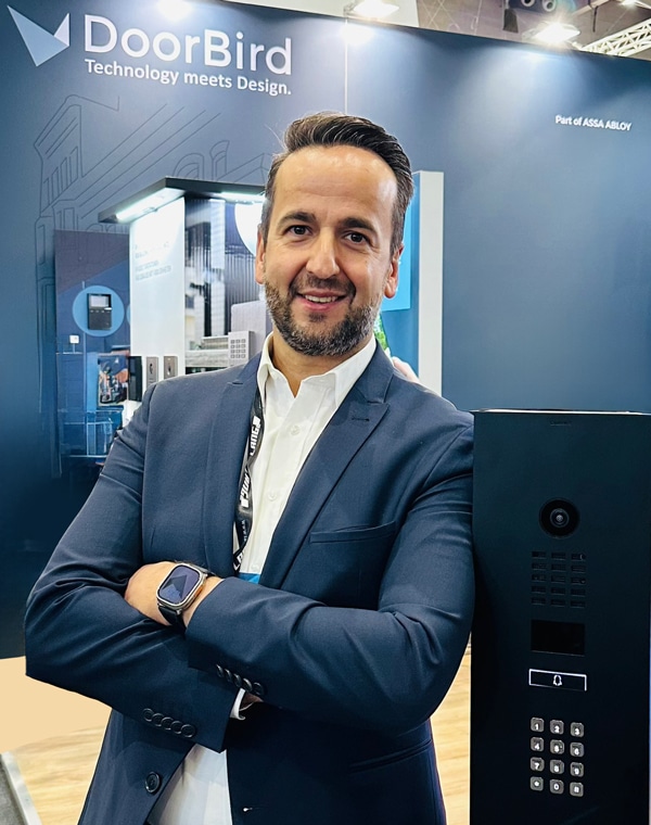 Omid Farassat , der Business Development-Manager für den österreichischen Markt von Bird Home Automation.