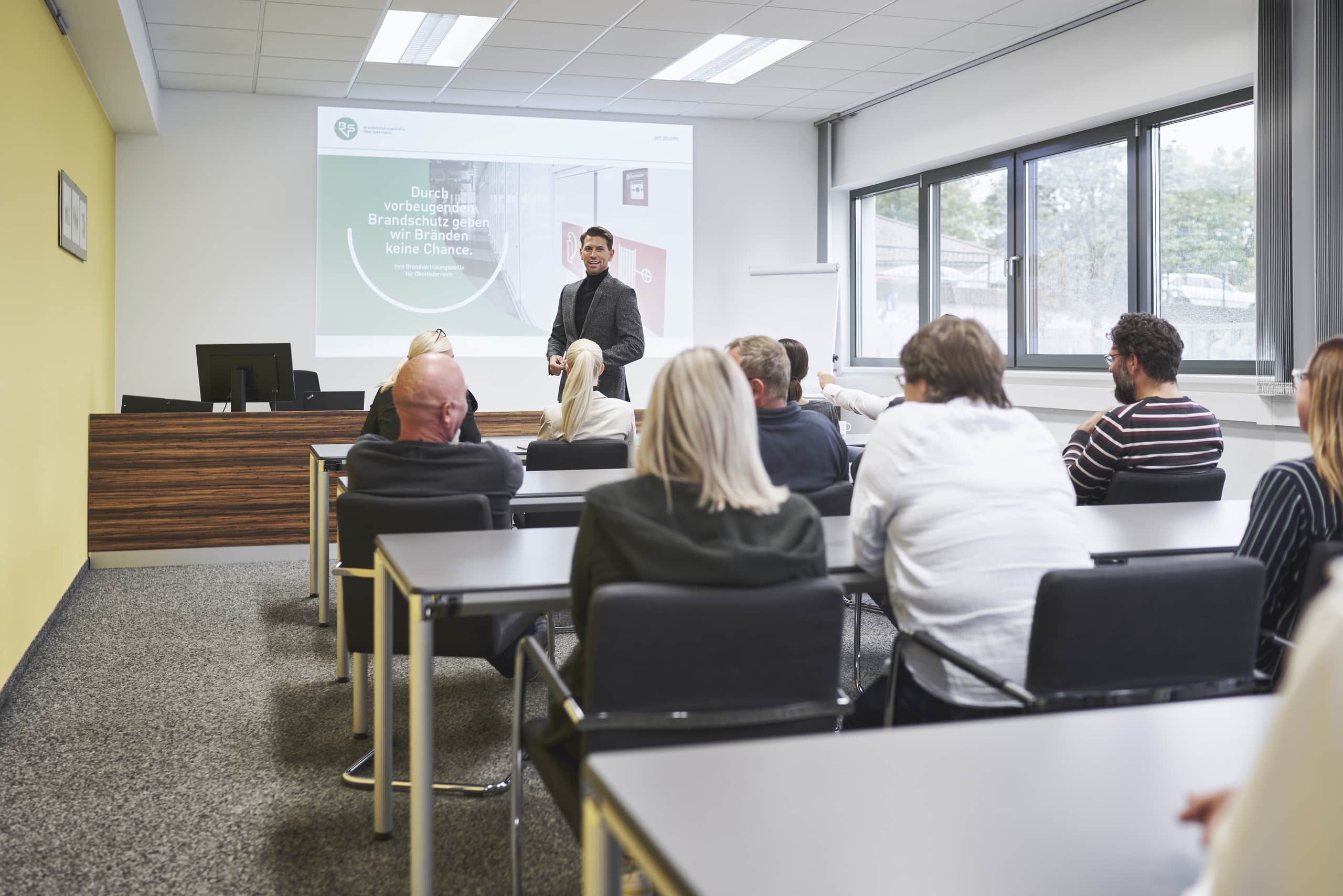 Vortrag und fachlicher Austausch zu Brandschutzplanung und -lösungen bei der BVS Brandverhütungsstelle Oberösterreich.