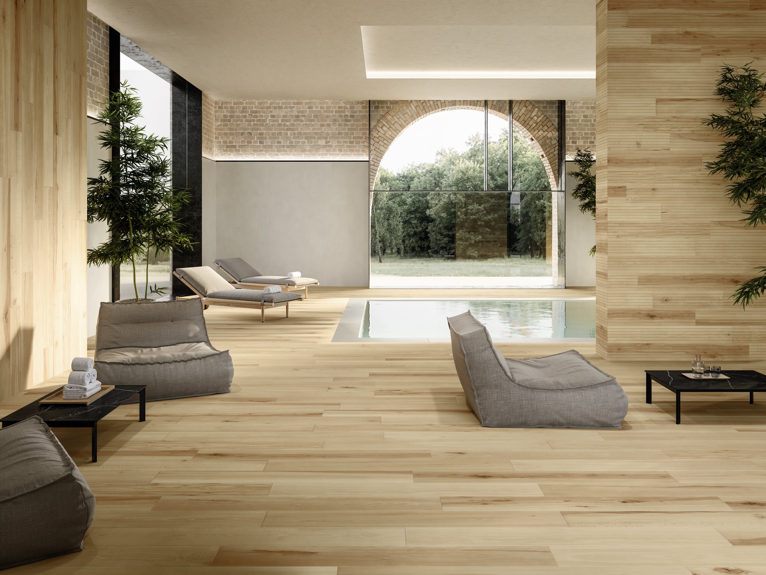 C. Bergmann zeigt Indoor-Pool mit Fliesen in Holzdielen-Optik von Atlas Concorde.