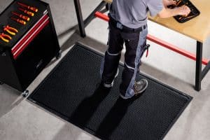 Anti-Fatigue Bodenmatte von CWS gegen Ermüdung bei stehenden Arbeiten.