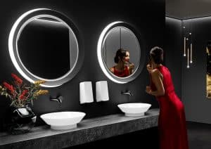 CWS Hygiene zeigt einen Waschraum mit Seifen- und Handlotionspender aus der Pureline.