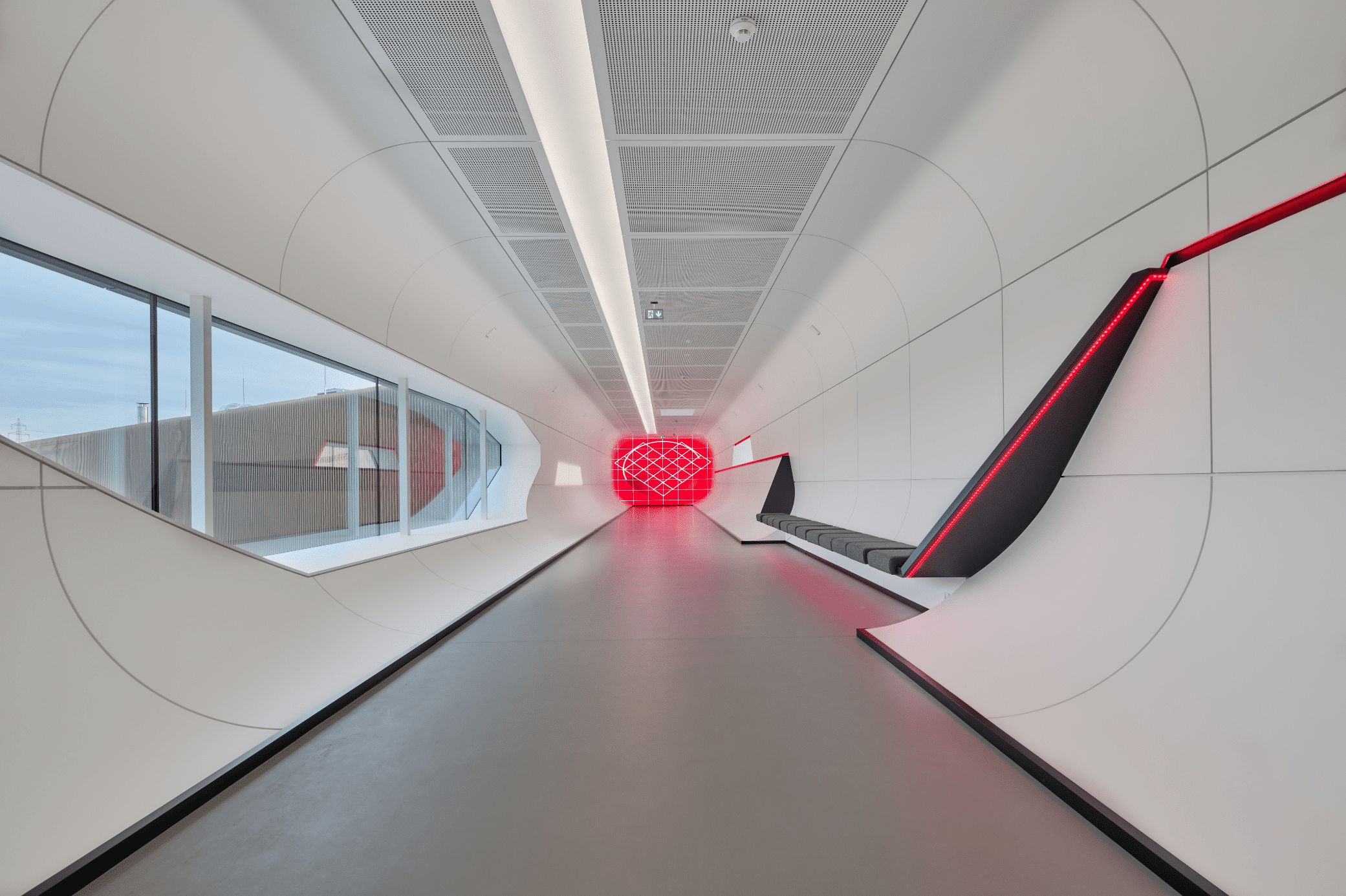 Die Fill Future Tube von ETVIR in der Innenansicht mit langem Fenster.