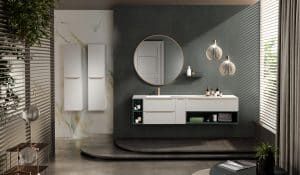 Fliesendorf zeigt elegantes Badezimmer mit XXL-Marmor-Wandplatten und braunen Bodenfliesen mit zwei Stufen zum Waschtisch.