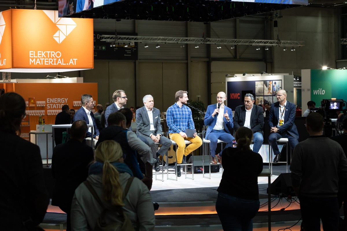 Podiumsdiskussion von Fachleuten auf der Frauenthal EXPO Messe.
