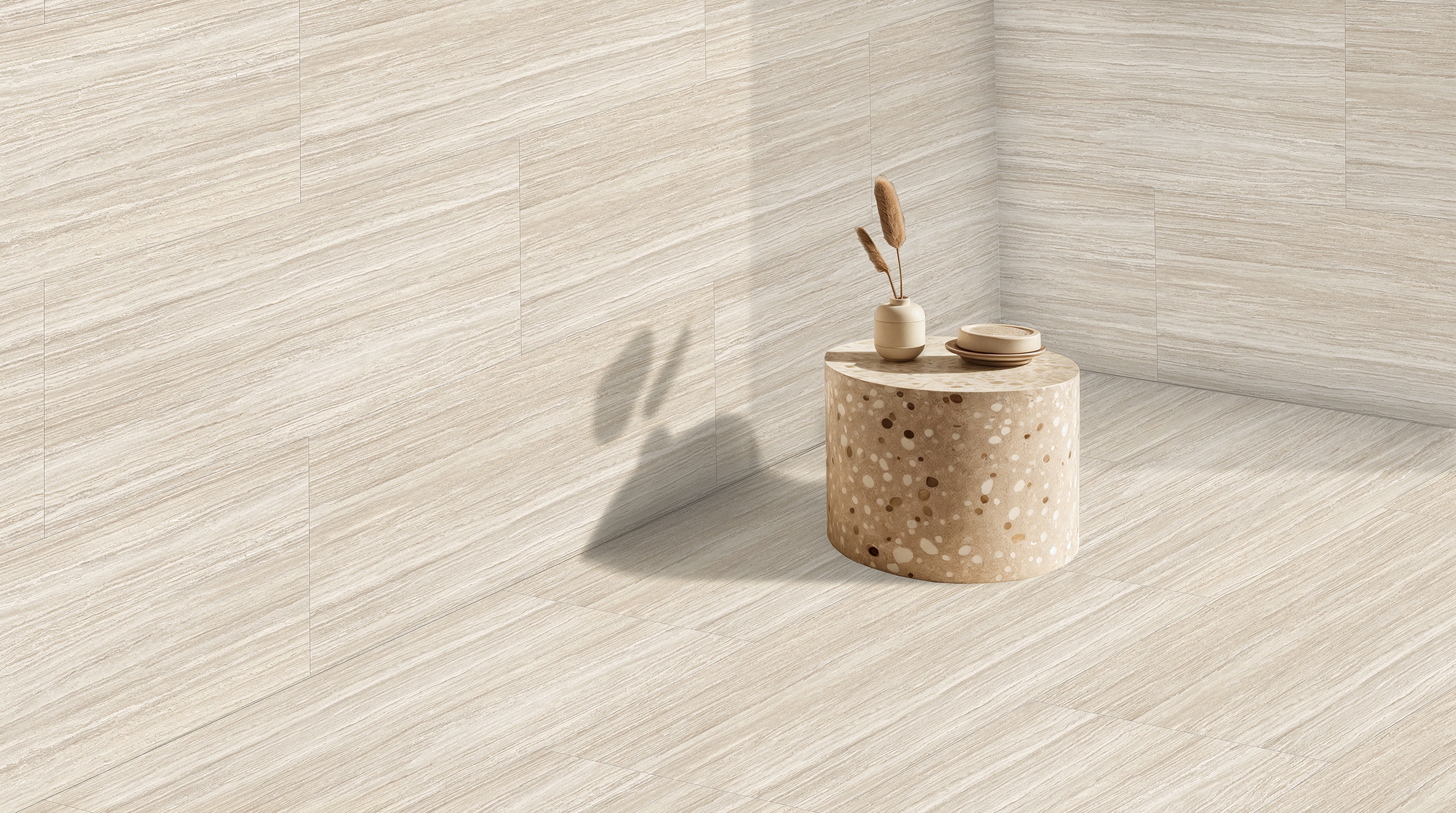 Gerflor zeigt einen Raum mit Bodenbelag und Wandverkleidung im gleichen hellen gemasertem Design.