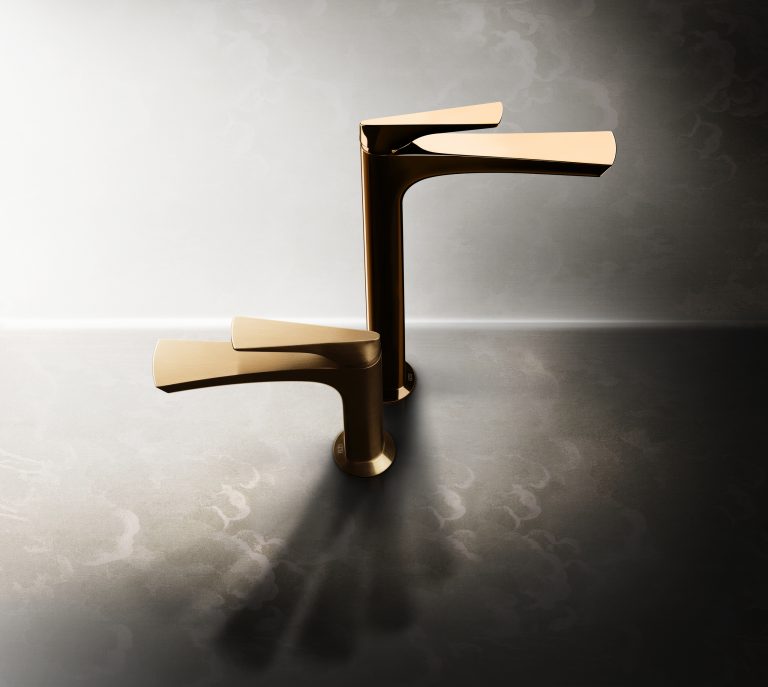 GESSi zeigt einen eleganten Wasserhahn in gold.