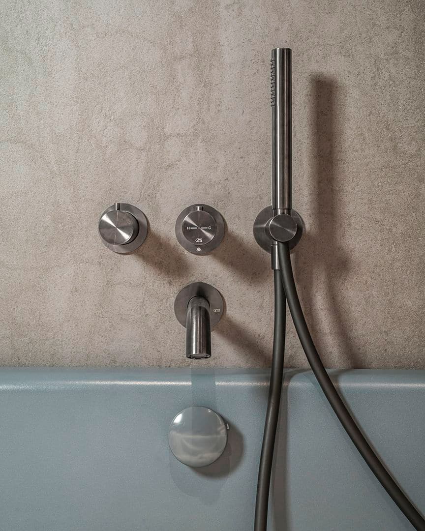 Gessi zeigt eine Wannenarmatur mit Handbrause aus der Inciso-Kollektion im CORE: New York.