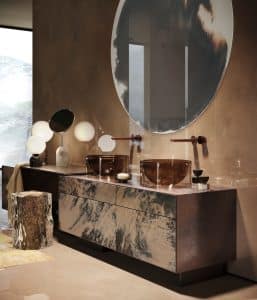 GESSI präsentiert einen Waschtisch mit 2 Aufsetzbecken aus Glas und wandmontierten Armaturen aus der neuen Kollektion Perle.