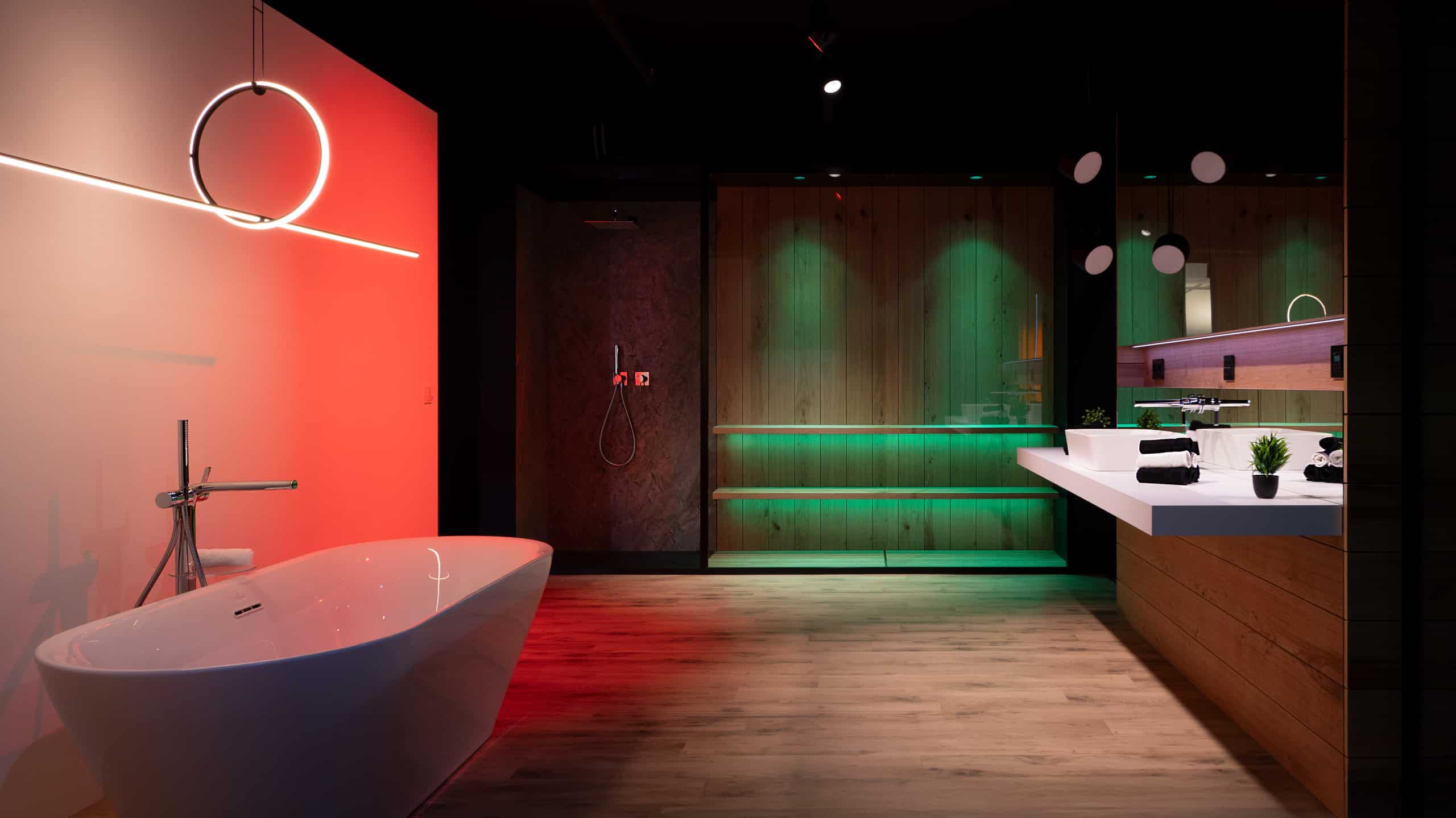 Im Gira Experience Center in Salzburg wird smartes Wohnen realitätsnah erfahrbar, auch im Bad- und Wellnessbereich.