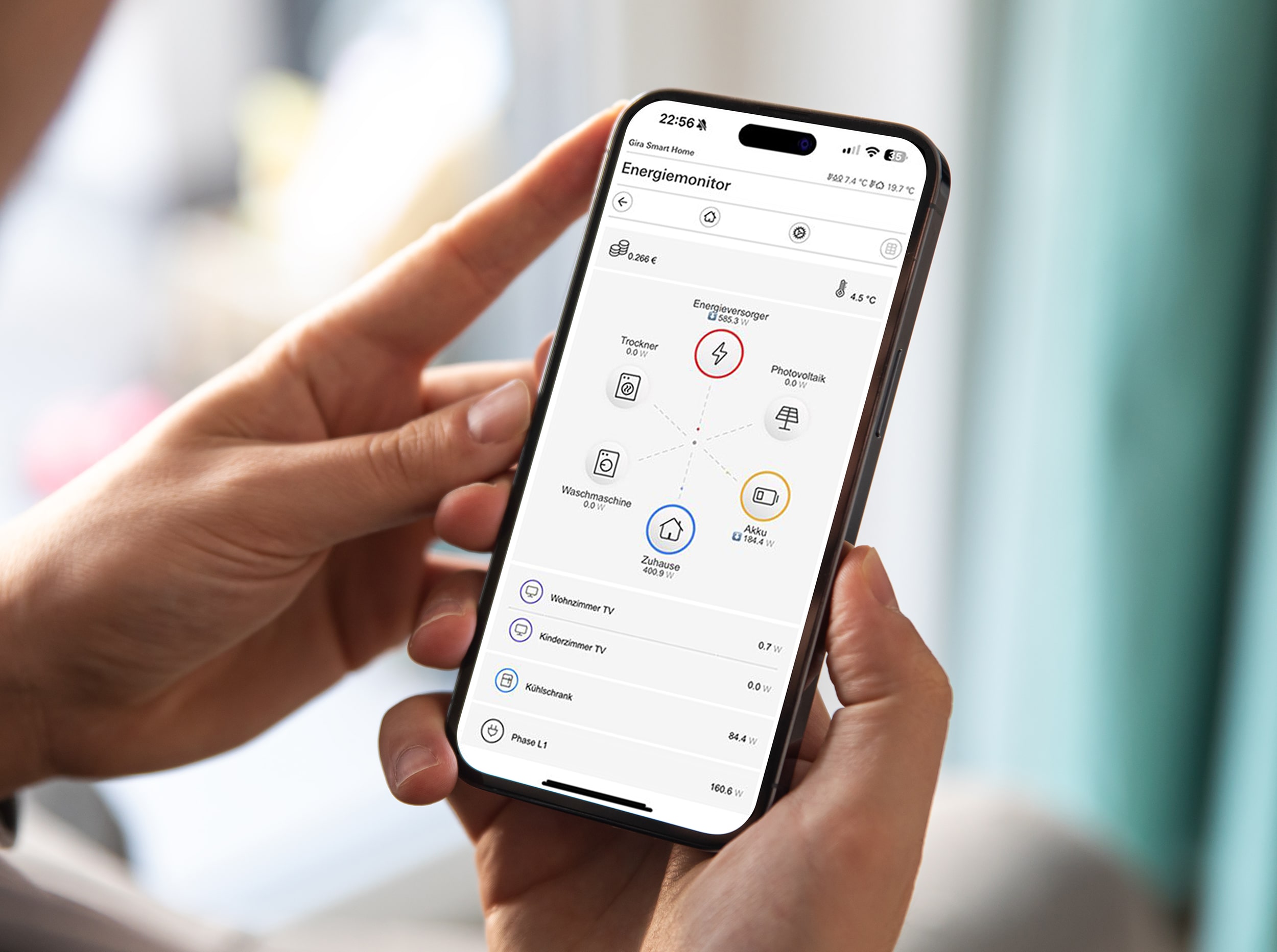 Der Energieflussmonitor in der Gira Smart Home App zeigt die Nutzung der Energie sowie den Verbrauch. Zudem lässt sich die erzeugte PV-Leistung anzeigen.