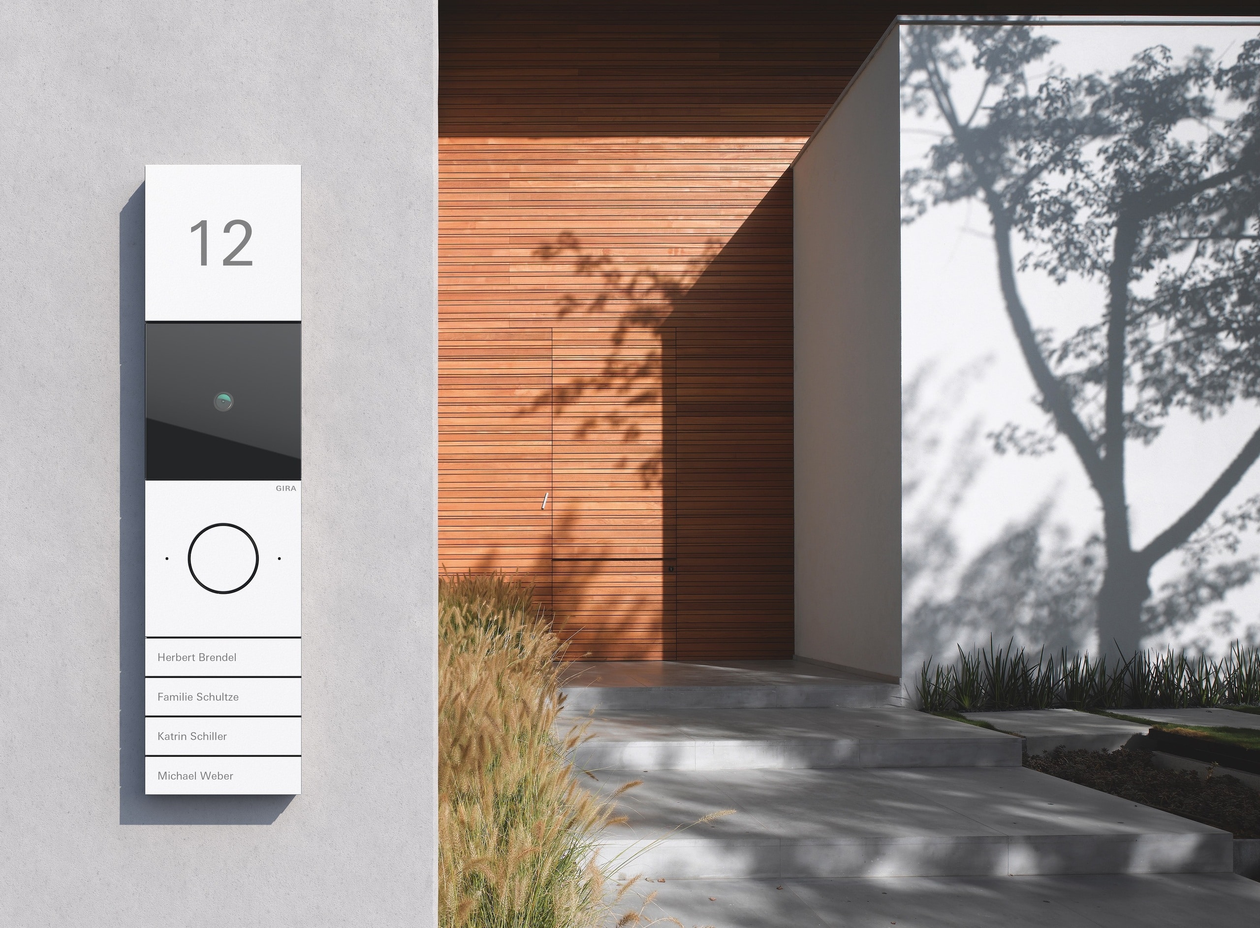 Die neue Gira Türkommunikation IP eröffnet völlig neue Möglichkeiten für Planung, Projektierung und Betrieb – vom Einfamilienhaus bis zu komplexen Großprojekten mit bis zu 1.000 Einheiten à bis zu 10 Clients.