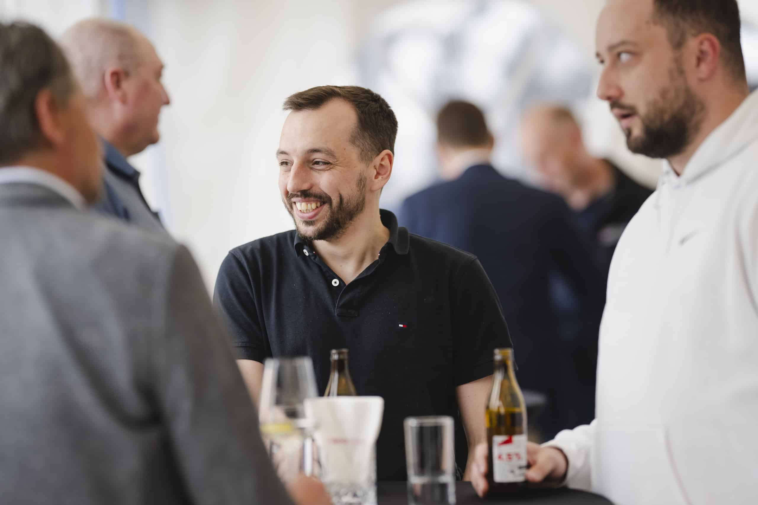 Nach der Präsentation auf der GIRA-Roadshow waren die Teilnehmer zum Austausch eingeladen.