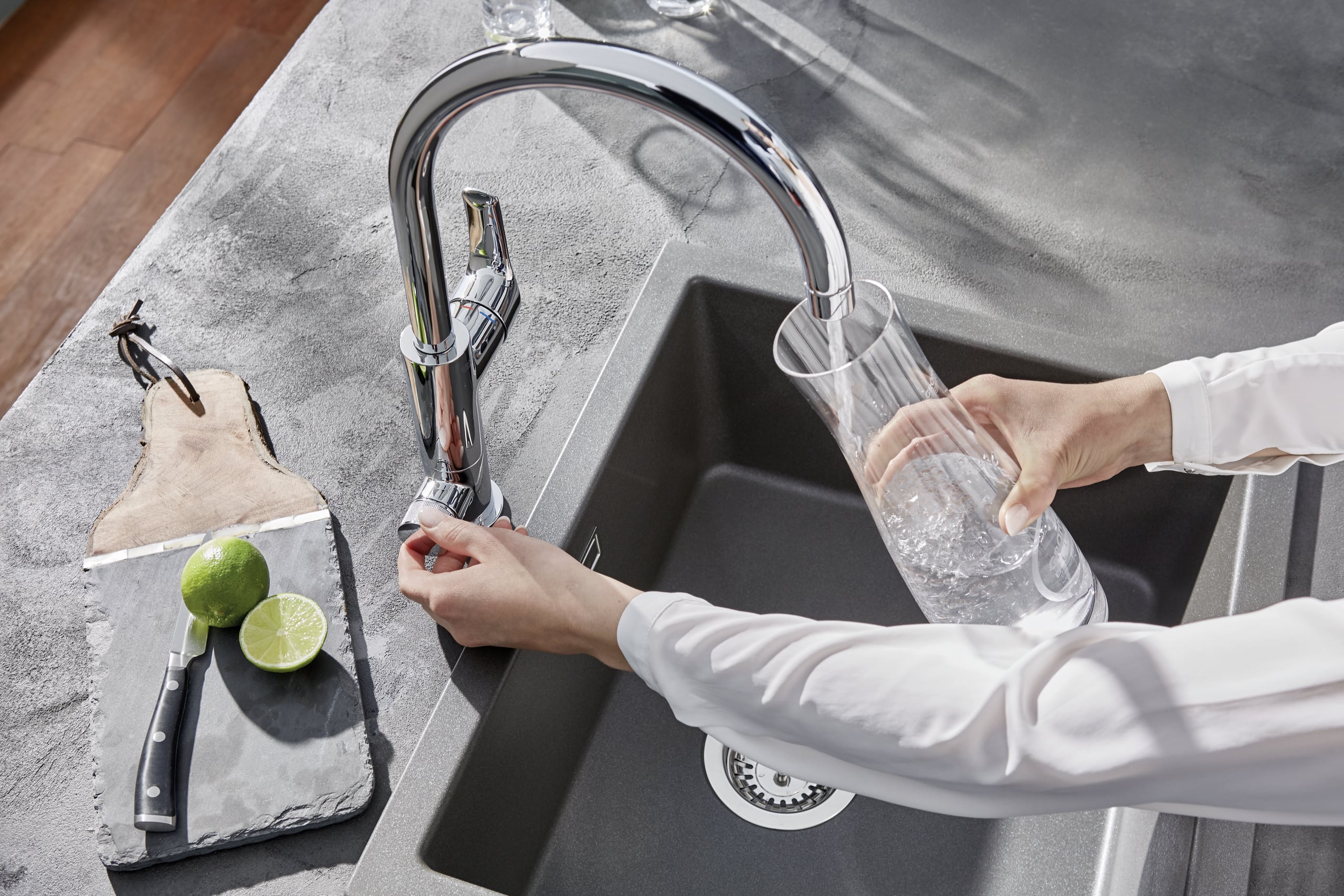 Mineralwasser direkt aus der Küchenarmatur Blue Pure von Grohe.