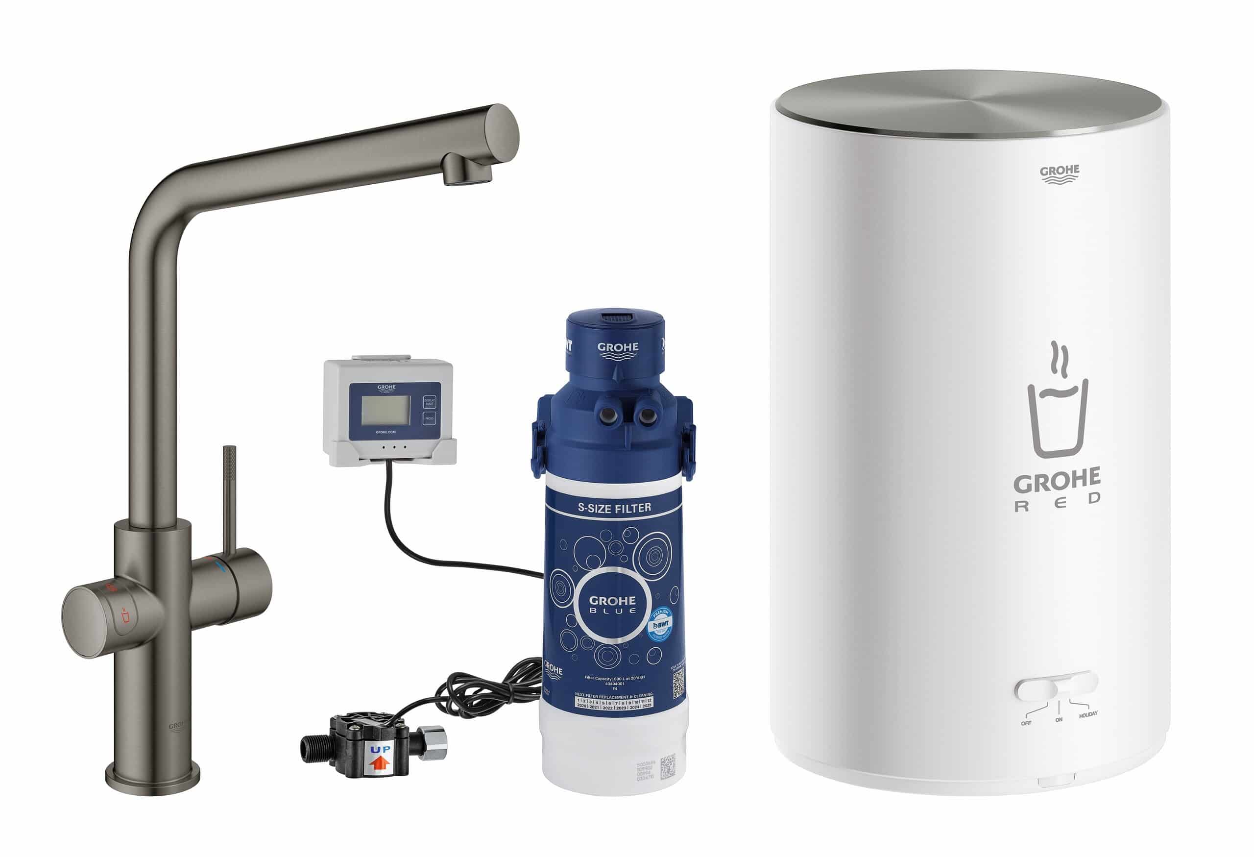 Die Grohe Red Duo Armatur M in der Ausführung "hard graphite" (dunkelgrau) gebürstet, mit einem Wasserfilter der Größe S.