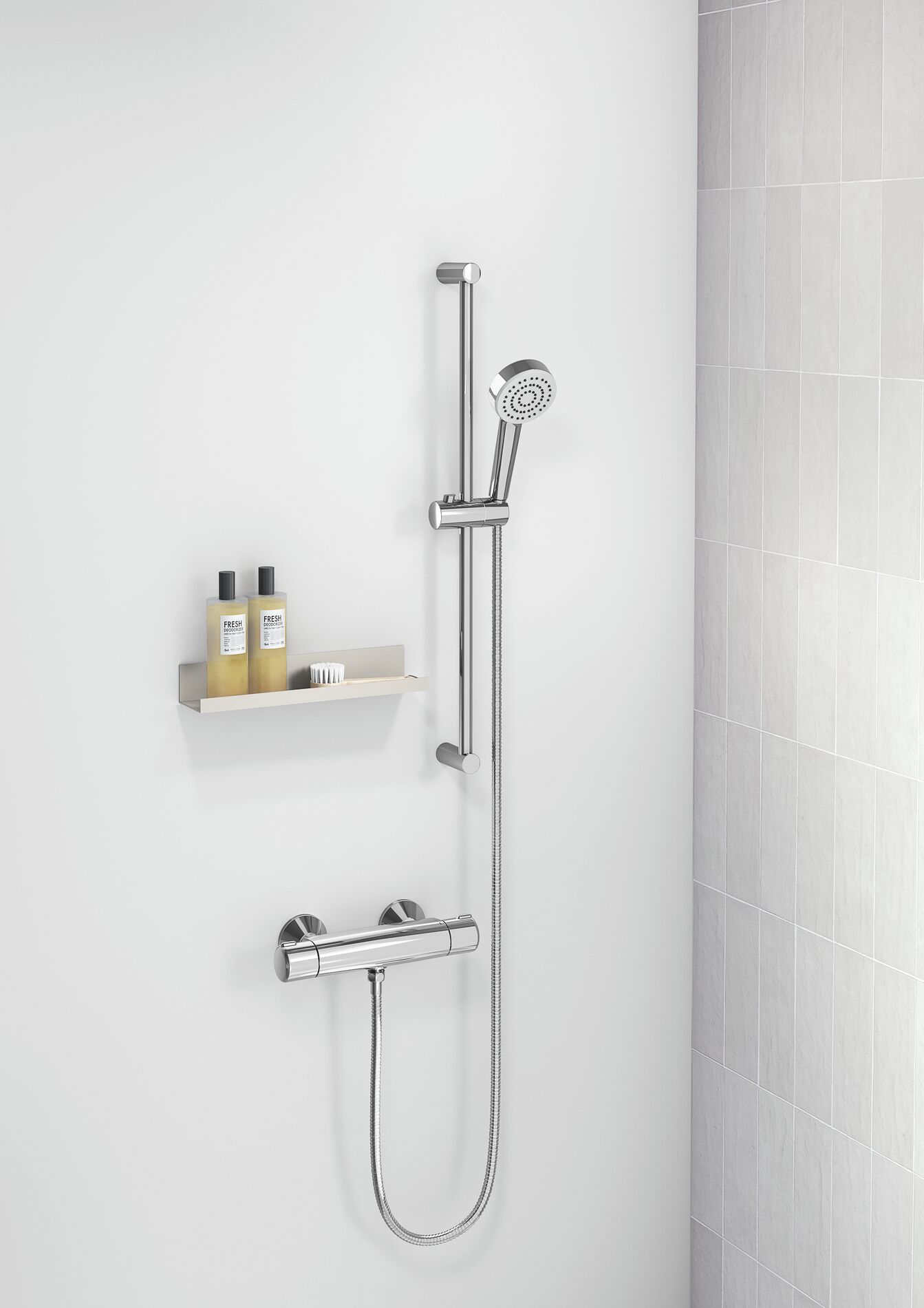 HANSA präsentiert eine Brausebatterie mit Brausegarnitur aus der Serie HANSABASIC.