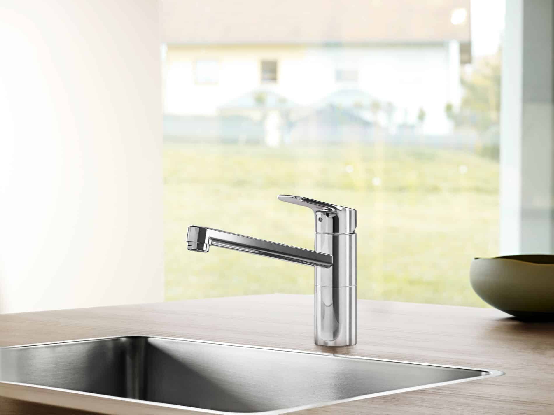 HANSA präsentiert eine Küchenarmatur aus der Serie HANSABASIC.