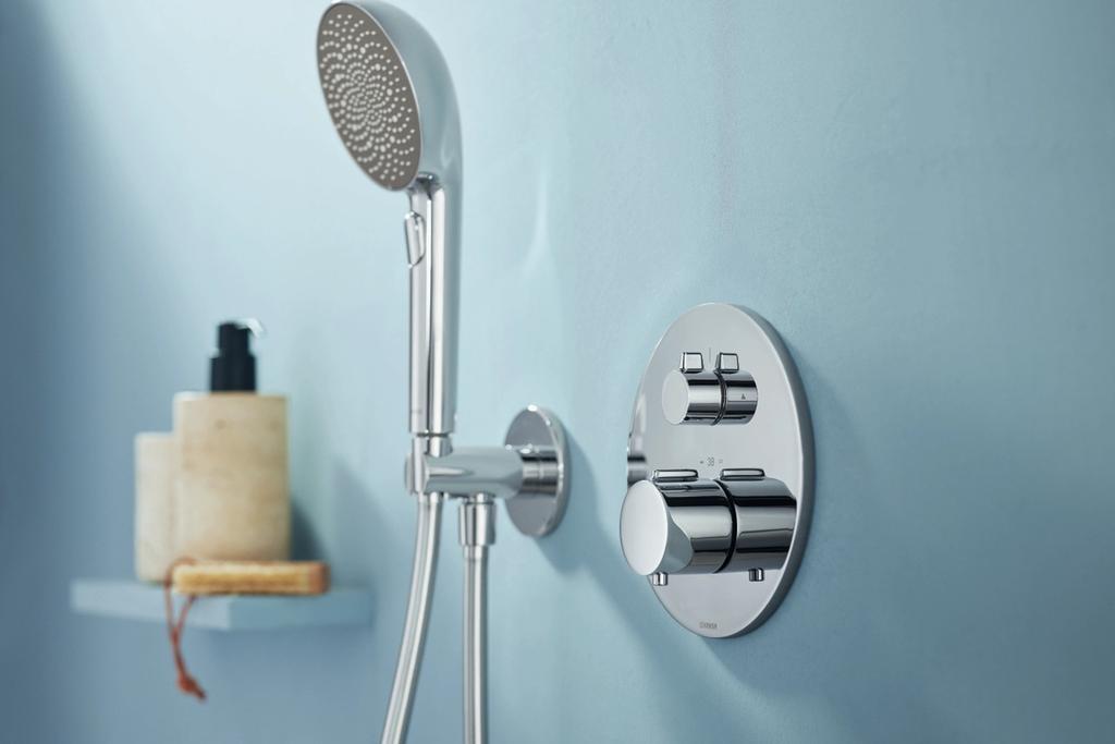 HANSA zeigt das Fertigset HANSA EASYTHERM für zwei Abgänge in chrom.