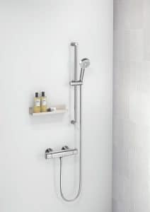 HANSA präsentiert eine Brausebatterie mit Brausegarnitur aus der Serie HANSABASIC.