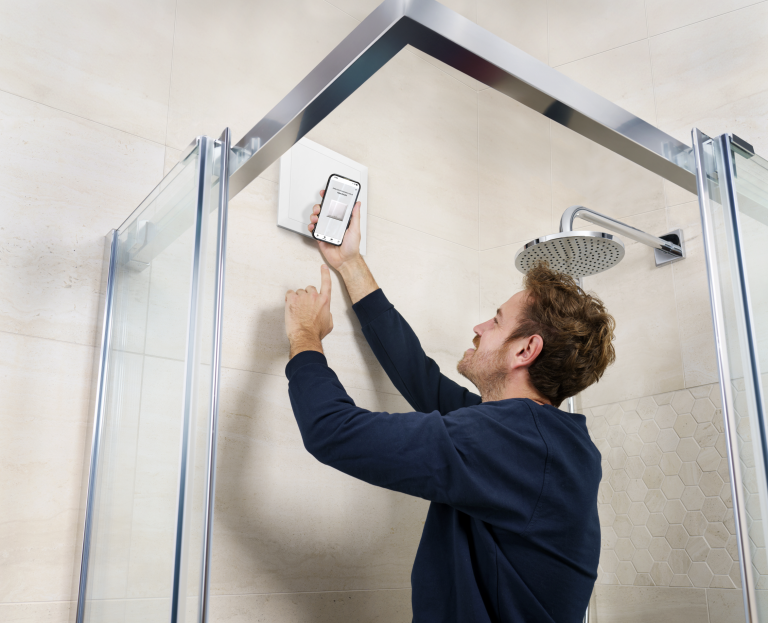 Einfache Installation mit der App zu den neuen ELS NFC von Helios Ventilatoren.