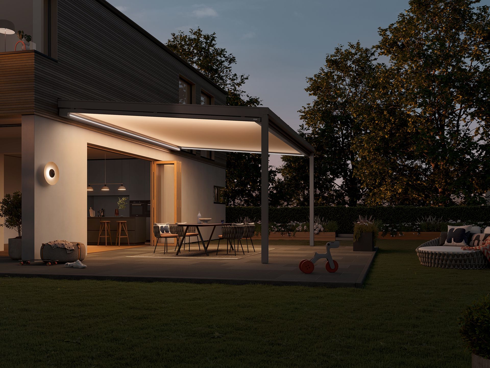 Die moderne Unterglasmarkise Markilux 679 mit integrierter LED-Beleuchtung gezeigt von HELLSAN.