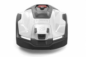 Die Frontansicht des NERA 405VE von Husqvarna zeigt LED-Leuchten und smarte Steuerung durch die KI-Kamera.