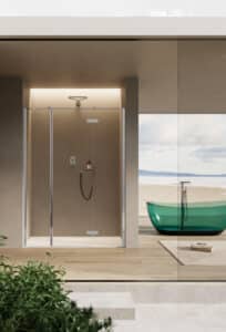 Eine elegante, barrierefreie Duschkabine mit Glastüren, Profilen in Chrom, integrierter Regendusche, heller ebener Duschtasse und eine gläserne grüne Badewanne mit freistehender Armatur von Disenia.