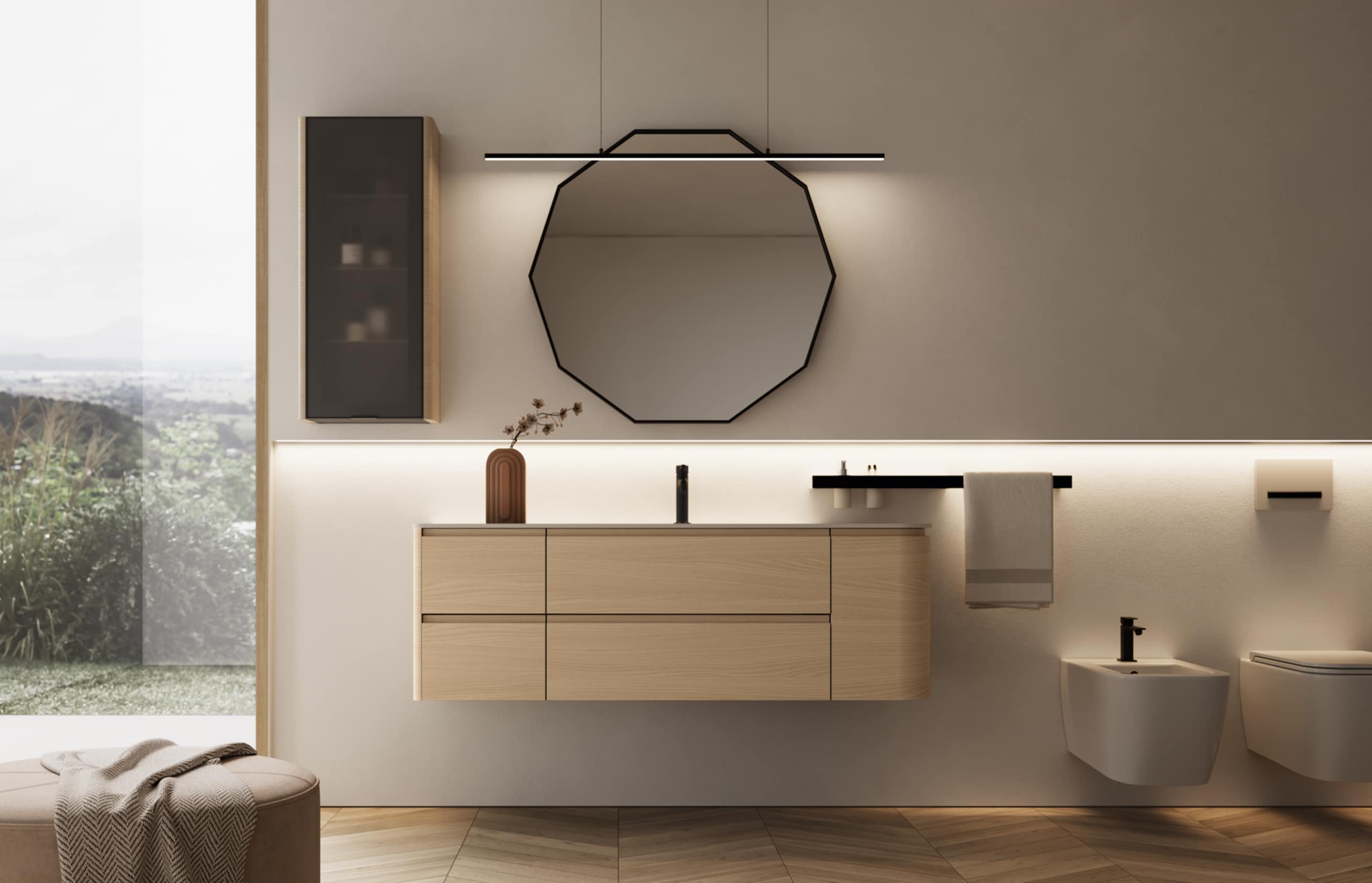 Ideagroup zeigt ein Badezimme mit Waschtisch aus hellem Holz und abgerundeten Kanten, schwarzem Wasserhahn und eckigem Spiegel, Hängeschank mit Rauchglasfront, schwarzem Becher und Handtuchhalter, BD und WC.