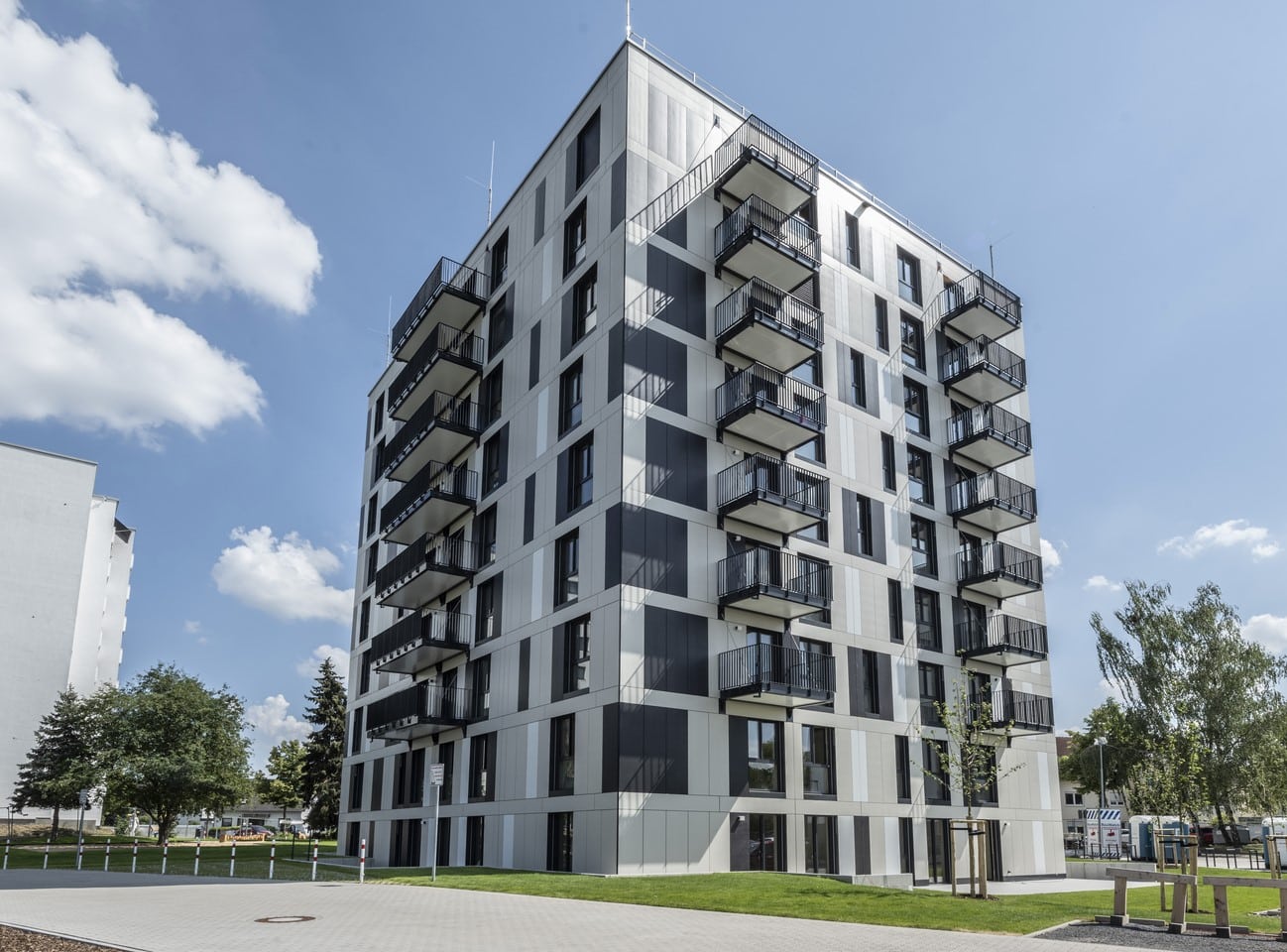 Wohnhaus mit Hardie® Architectural Panel Metallics mit natürlicher Faserzementoberfläche.