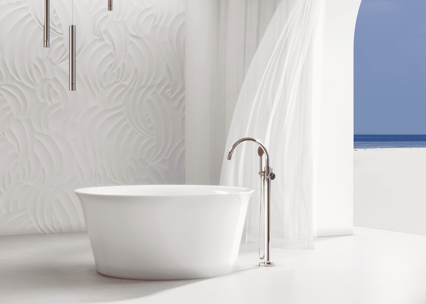 Die „Valencia“-Wannenarmatur in Platin mit violettem Amethyst an der Seite der kreisrunden Badewanne aus der Serie „White Tulip“ von Duravit, designed by Philippe Starck.