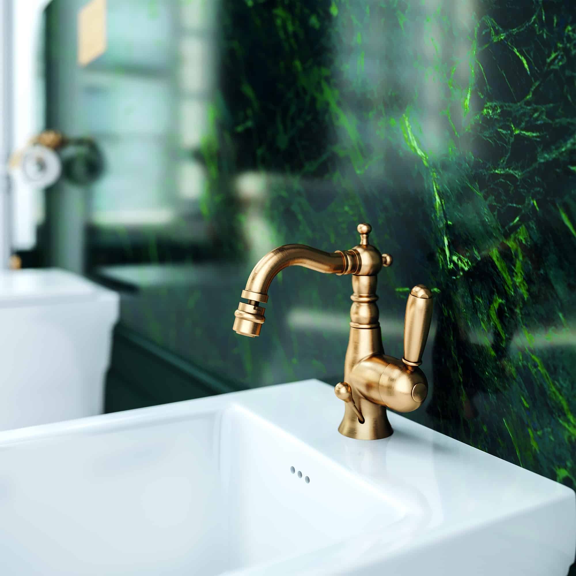 Jörger Armaturen zeigt weißes Bidet mit Wasserhahn aus Messing und Rückwand aus grün-schwarzem Marmor.