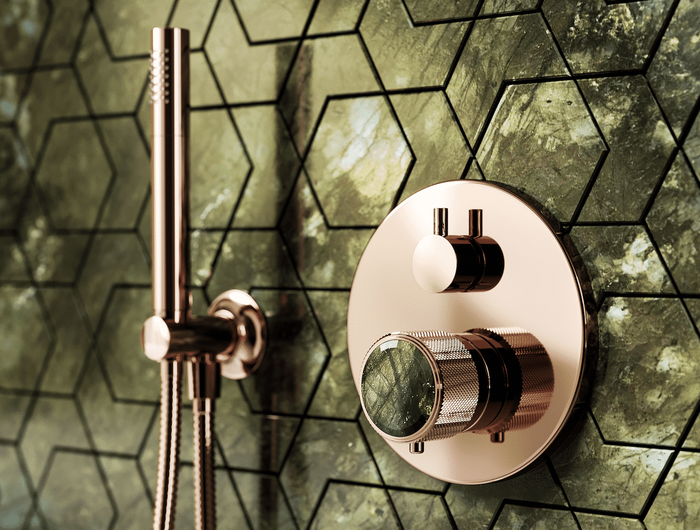 Jörger Design im Detail: Das „Valencia“-Unterputz-Thermostat schimmert in Roségold. Fast natürlich schöne Akzente setzt der zauberhafte Labradorit. Vollendet harmonisch dazu wirkt der Fliesendekor.