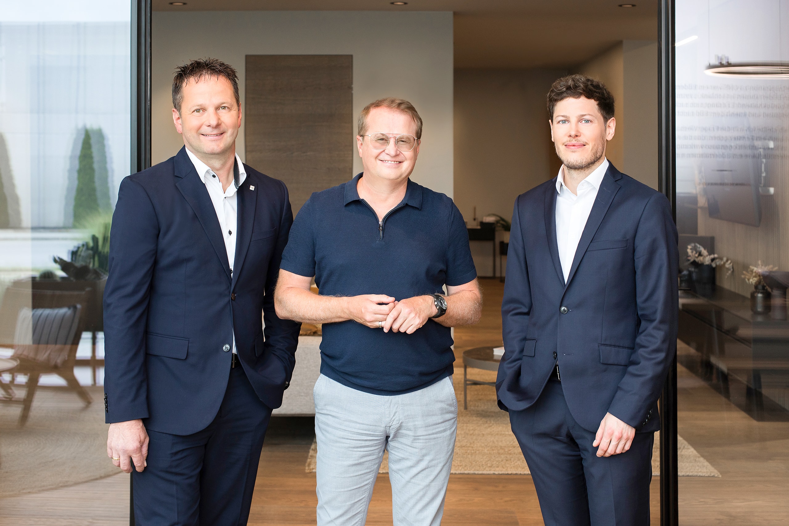 Die Geschäftsführung von Josko, v.l.n.r. Gerhard Kasbauer (COO), Johann Scheuringer (CEO und Mehrheitseigentümer) und Stefan Wagner (CSO und CFO) zeigt sich erfreut über den Marktanteilsgewinn im Jahr 2025.