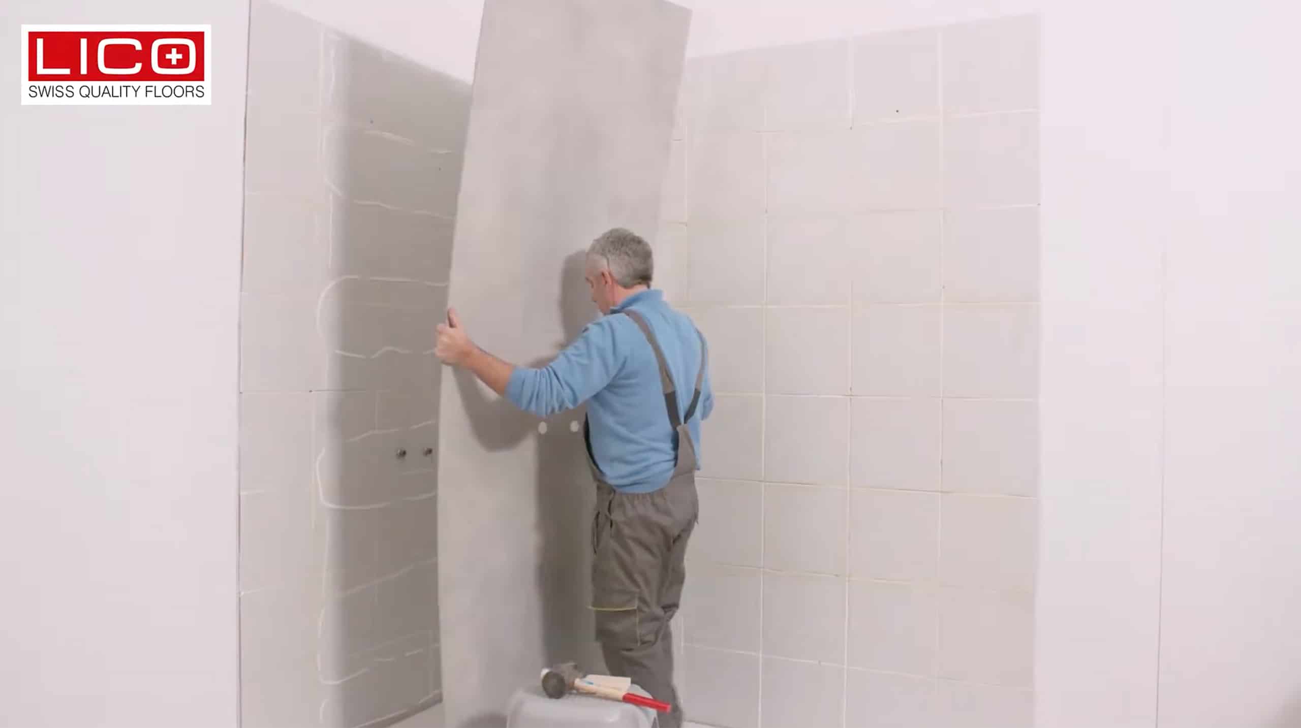 LICO zeigt in einem Video die Montage der Hydro Wall Wandpaneele in einer Dusche.
