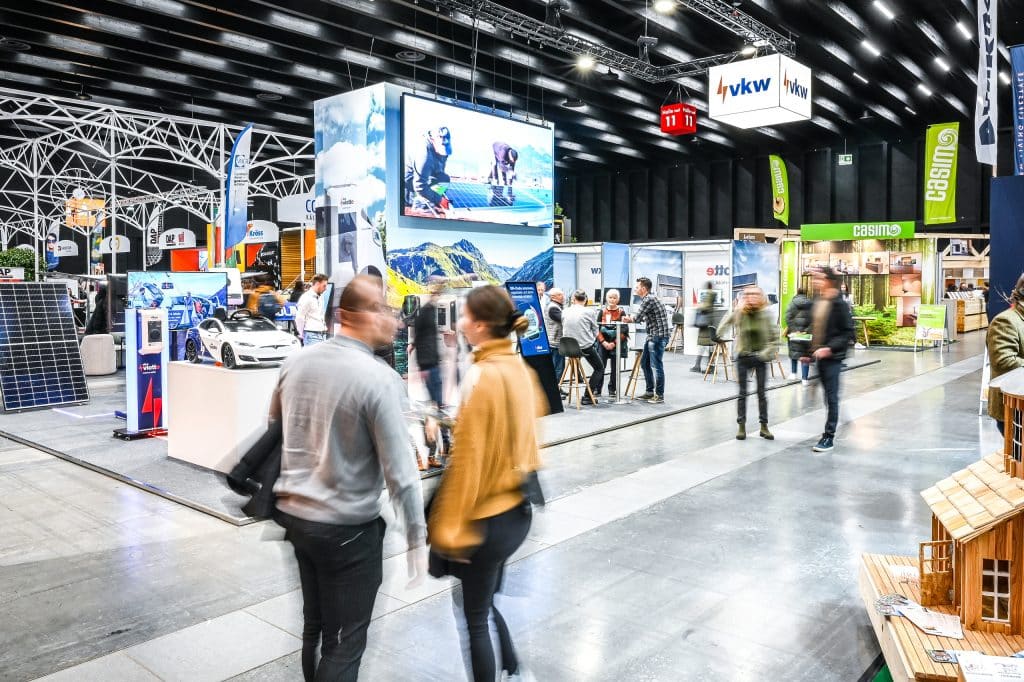 Die illwerke vkw stellt in Zusammenarbeit mit der Messe Dornbirn "com:bau" den aktuell größten Batteriespeicher für Energie aus Photovoltaikanlagen vor.