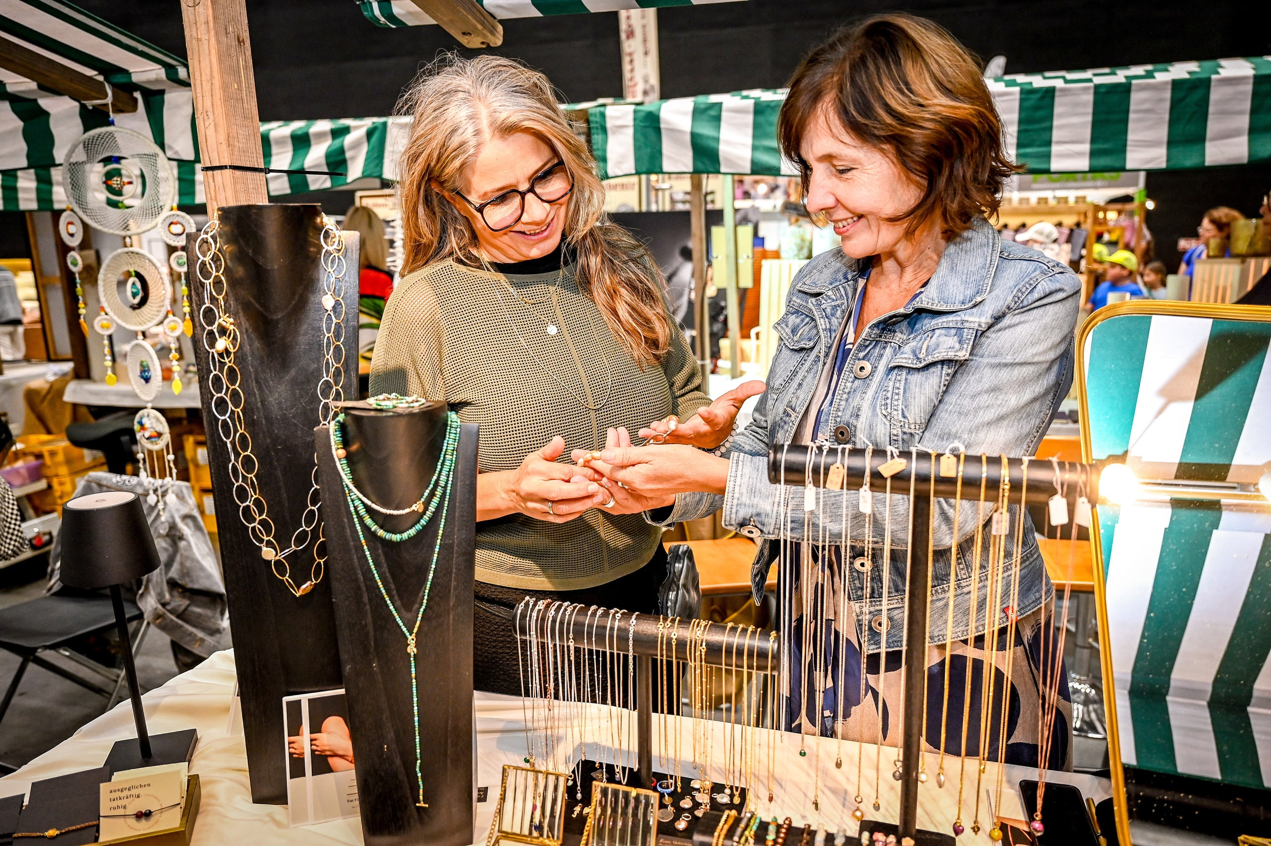 Exquisites Kunsthandwerk in der Form von Schmuck - auch das bietet die Herbstmesse Dornbirn.