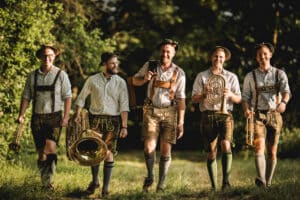 Die fünf Musiker der Band Blechzipfl spielen gemeinsam Blasmusik auf heimischen Bühnen und auch auf der Herbstmesse Dornbirn.
