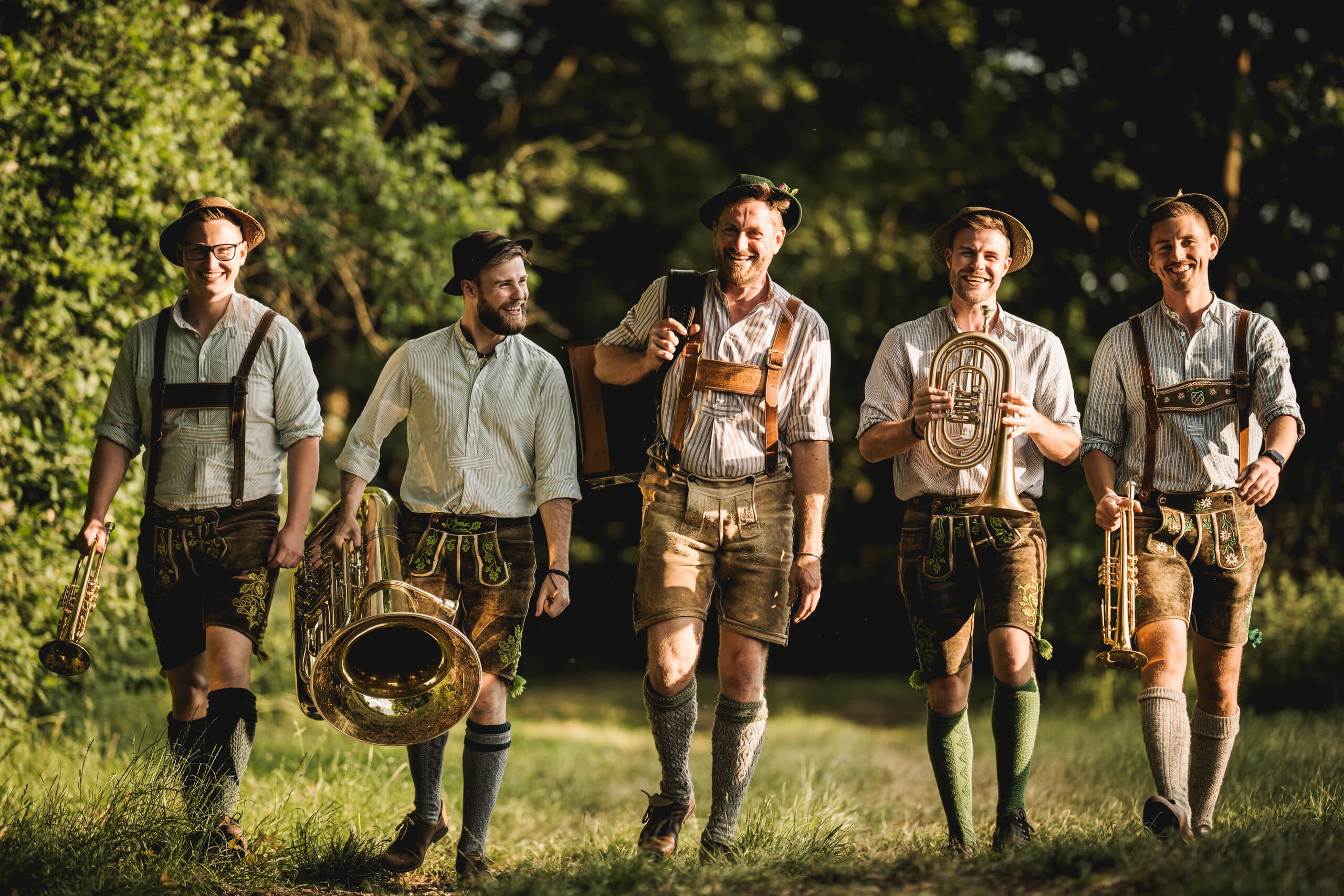 Die fünf Musiker der Band Blechzipfl spielen gemeinsam Blasmusik auf heimischen Bühnen und auch auf der Herbstmesse Dornbirn.