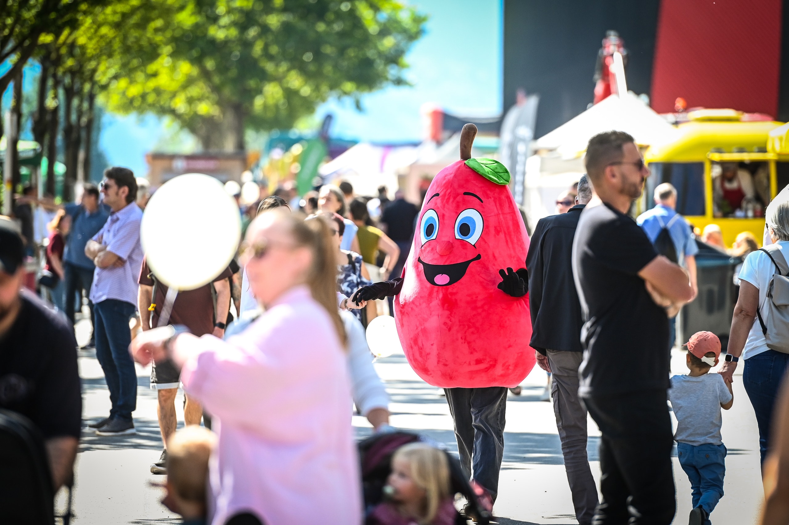 Persönliche Gespräche und direkte Kontakte zwischen AusstellerInnen und BesucherInnen prägen die Herbstmesse als regionalen Marktplatz.