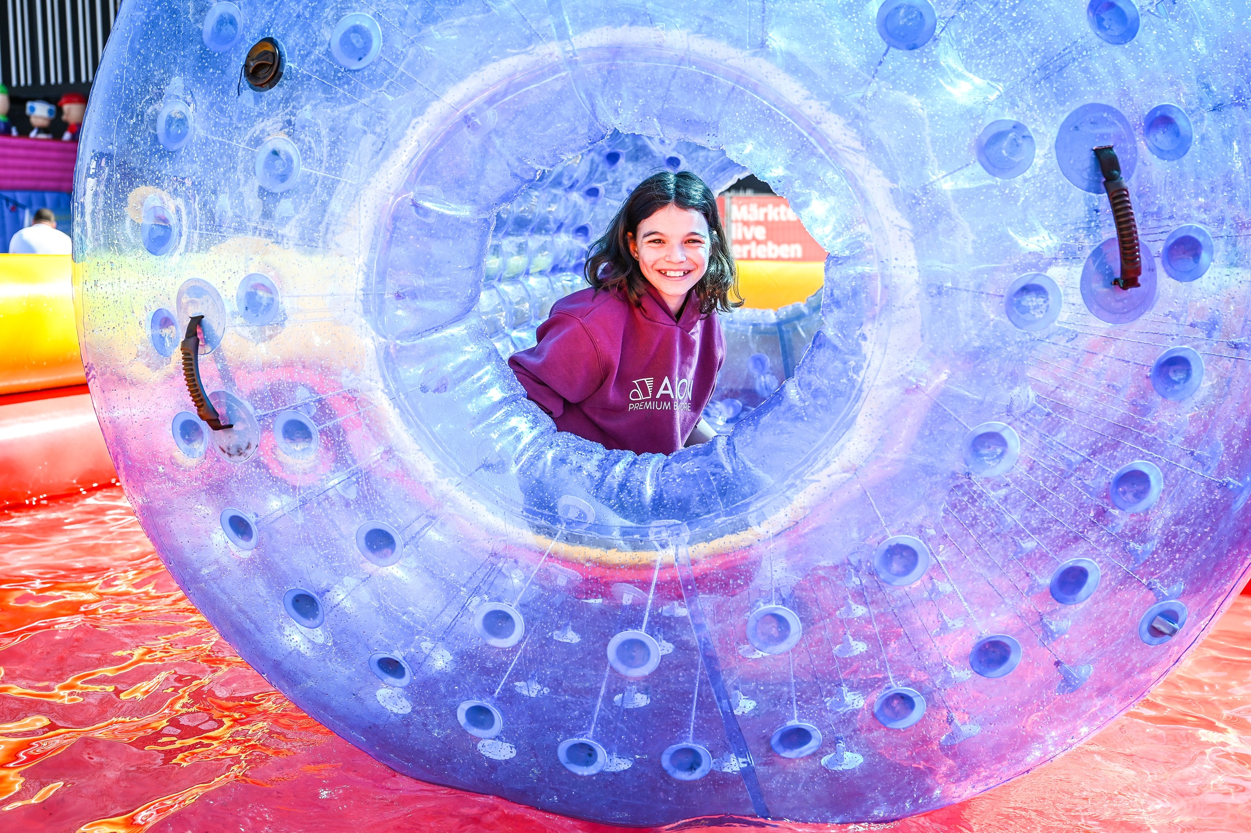 Der Sport & Fun Park der Messe SCHAU! bringt mit Aktivitäten wie Wasserlaufball Kinderaugen zum Leuchten.