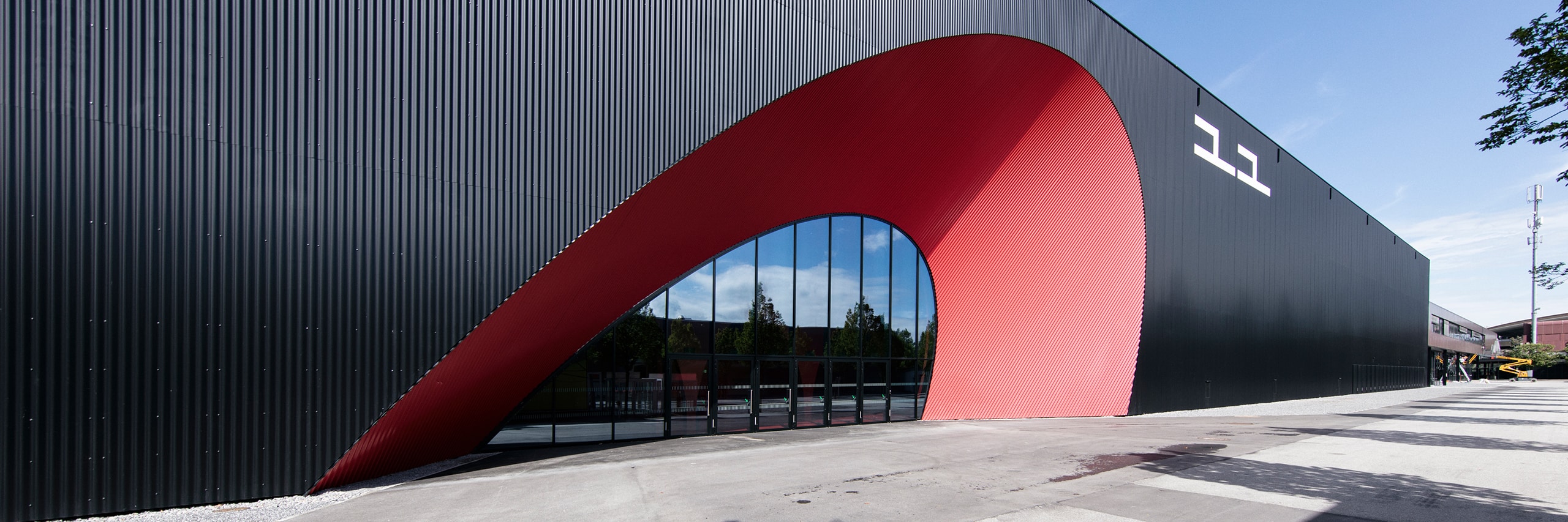 Aussenaufnahme der hochmodernen Messehalle 11 der Messe Dornbirn.
