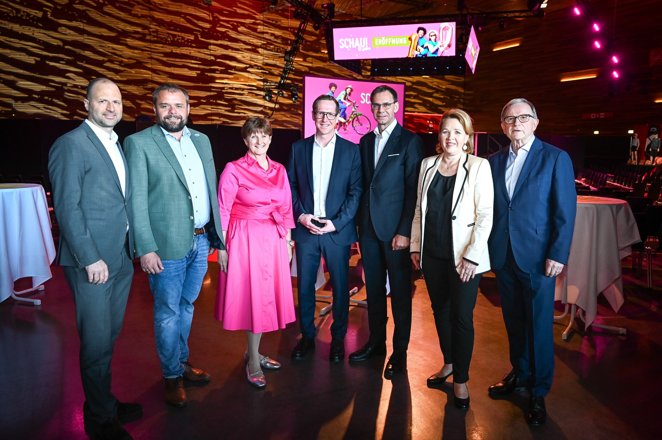 Menschen, die die Messe SCHAU! am Laufen halten - von links nach rechts: Tittler, Fäßler, Tichy-Treimel, Dechant, Wallner, Kaufmann, Kopf.