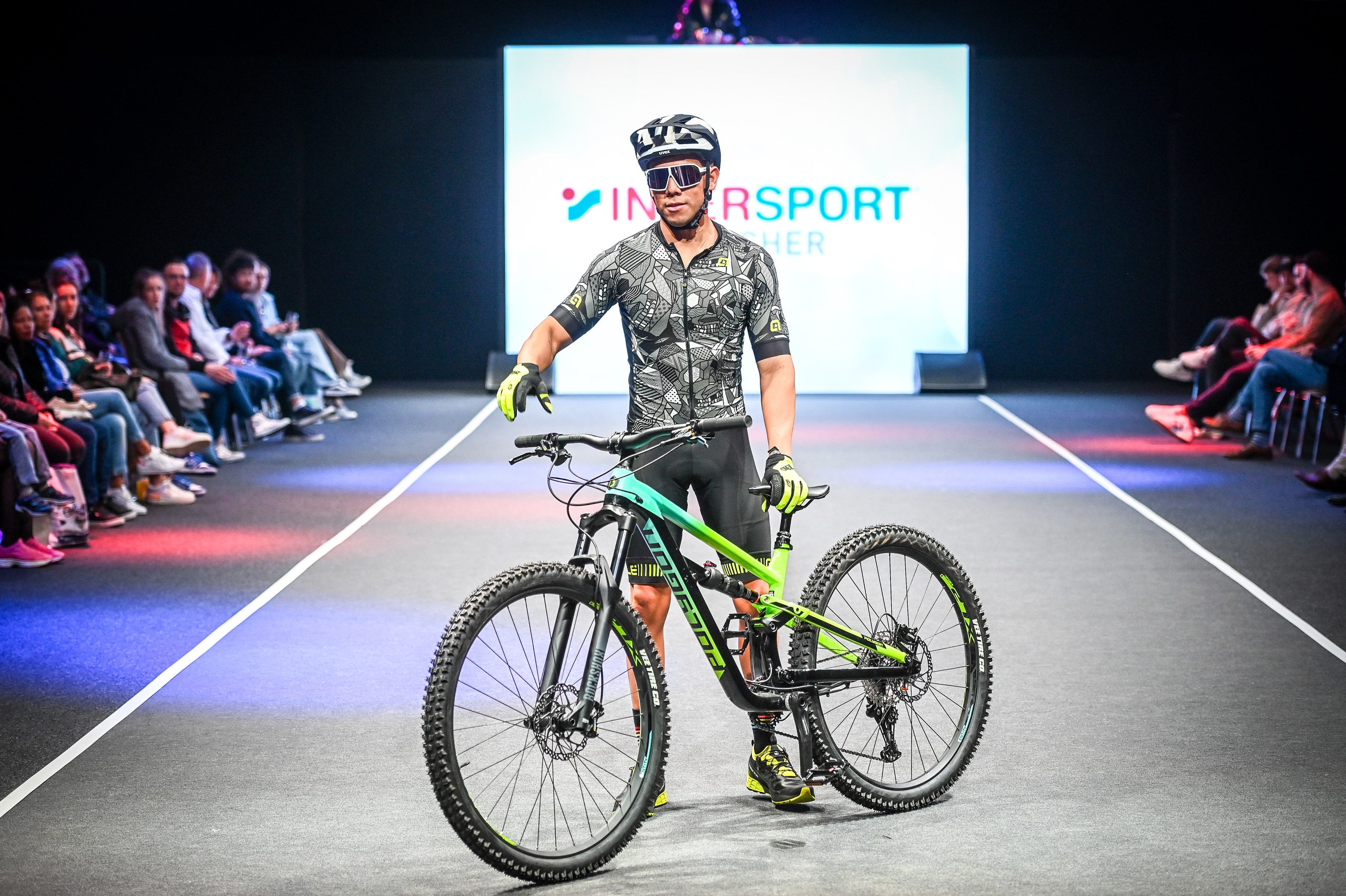 Die obligatorische Fahrradvorführung der "ModeSCHAU!" durfte auf der Messe SCHAU! dieses Jahr natürlich auch nicht fehlen.