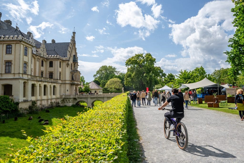 Über 250 Aussteller präsentierten auf rund 15.000 m² die neuesten Trends aus den Bereichen Interior, Outdoor-Living, Garten, Wellness, Mobilität, Technik, Handwerk, Wein und Kulinarik.