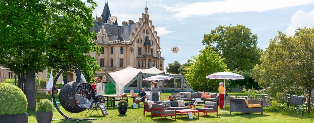 Sich inspirieren und die Seele baumeln lassen ist im Schlosspark der Messe Grafenegg "Design Days" mehr als erwünscht!